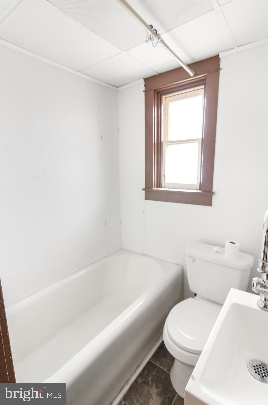 548 Locust Street Reading, PA 19604 - Photo 11 of 15 Gallery Image 11
