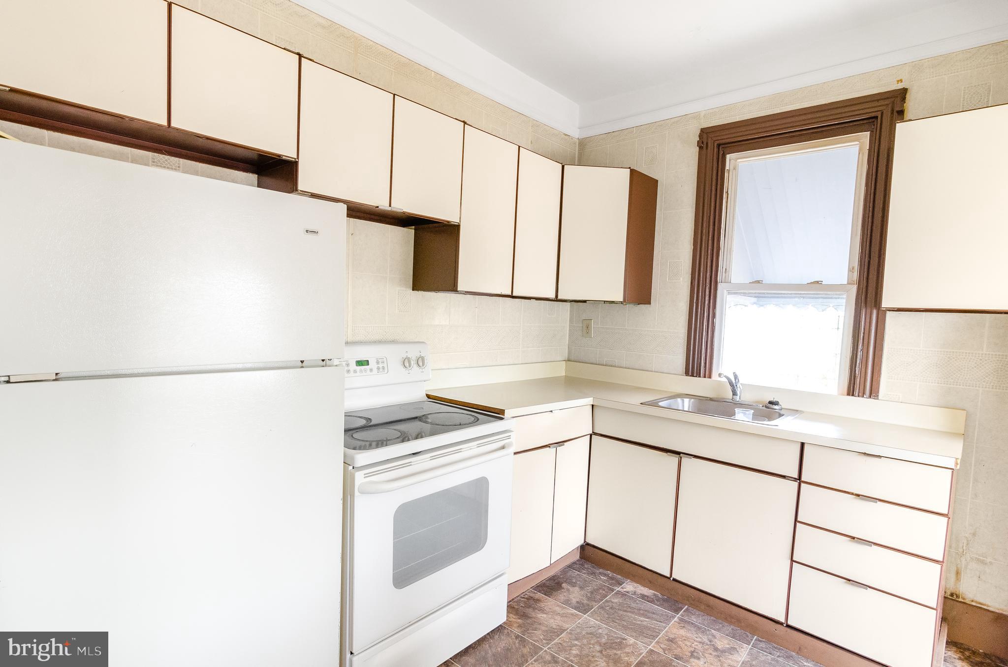548 Locust Street Reading, PA 19604 - Photo 7 of 15 Gallery Image 7