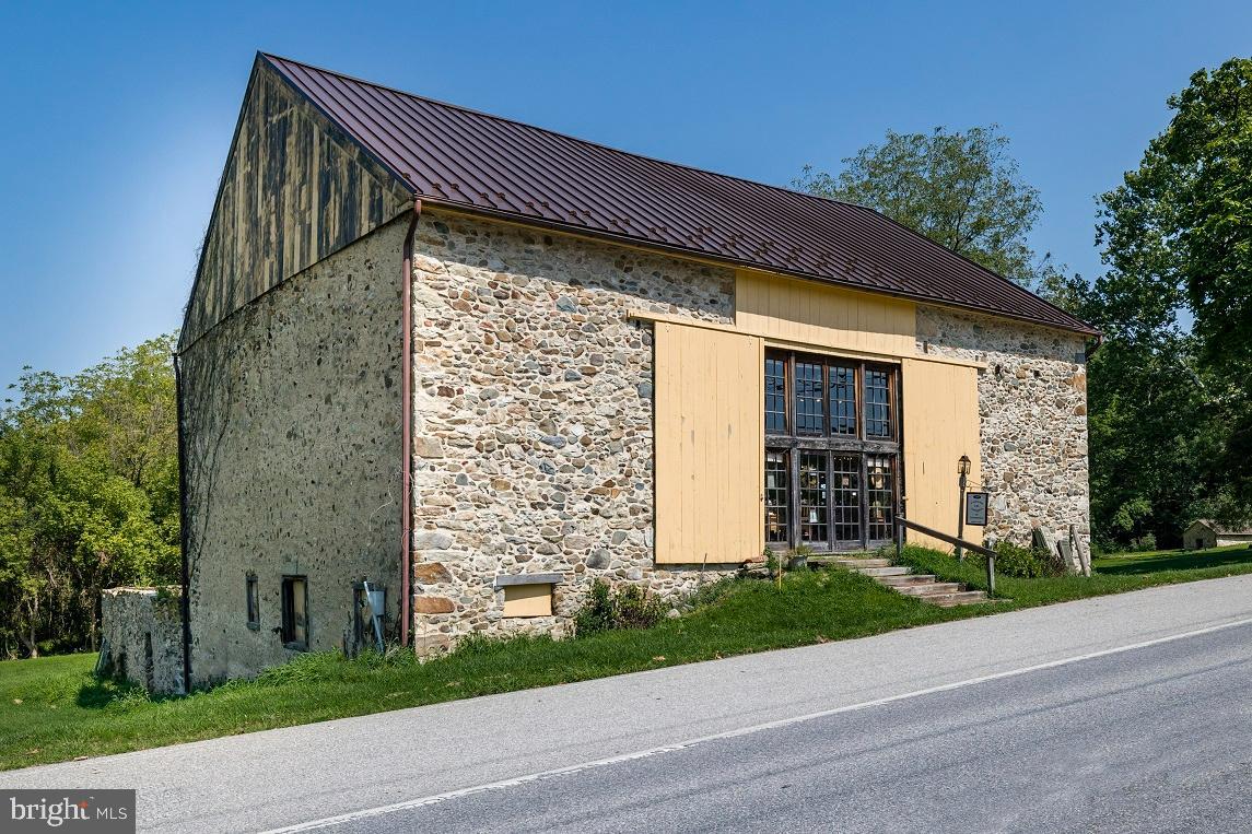 Barn/Antique Shop