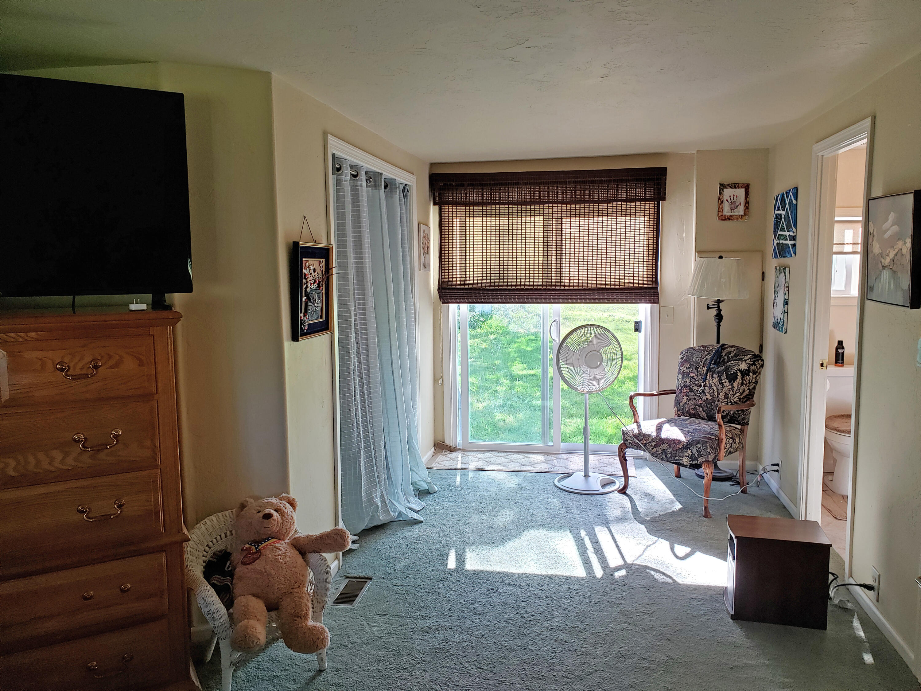 6363 Harold Road Central Point, OR 97502 - Photo 12 of 37 20260424_171817
