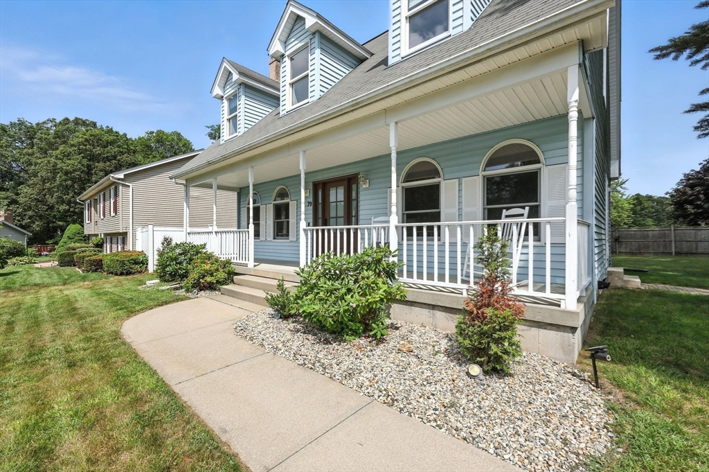 79 Stephanie Circle Springfield, MA 01129 - Photo 2 of 29 a front view of a house with garden