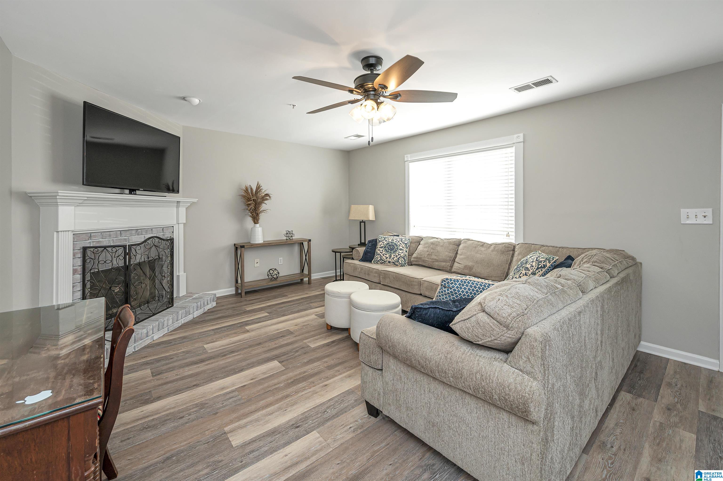 217 Willow Point Circle Alabaster, AL 35007 - Photo 6 of 33