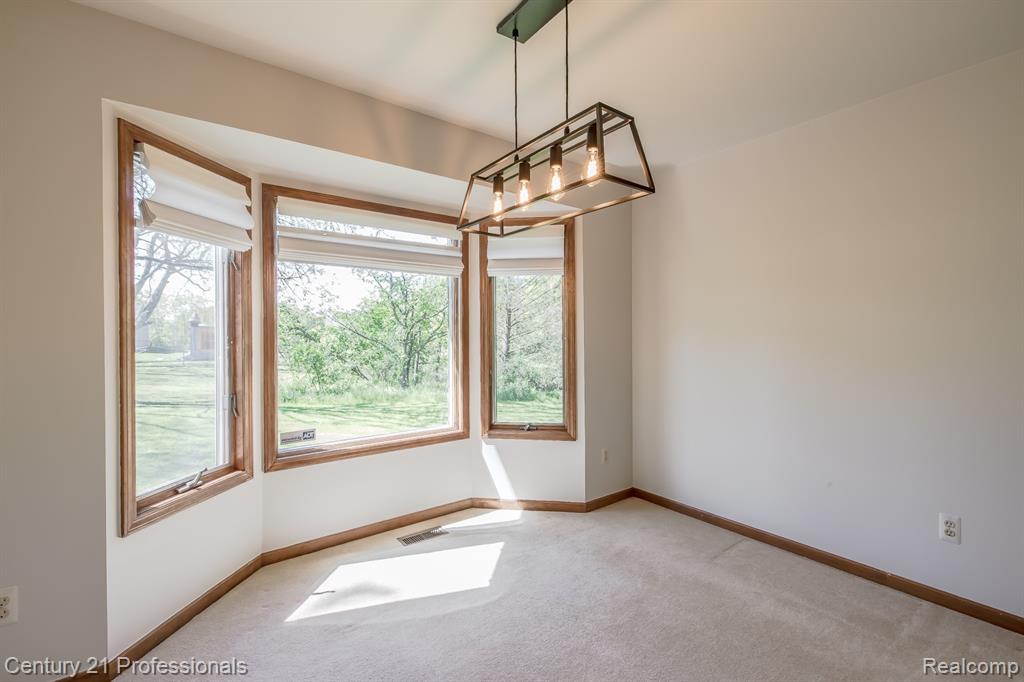 943 North Hacker Road Howell, MI 48843 - Photo 18 of 46