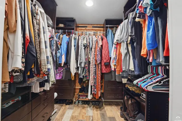 $650,000 | 1633 North 600 Road, Baldwin City, KS 66006