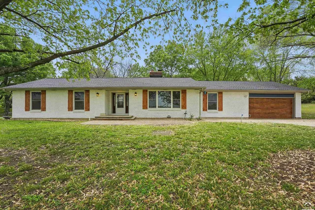 $650,000 | 1633 North 600 Road, Baldwin City, KS 66006