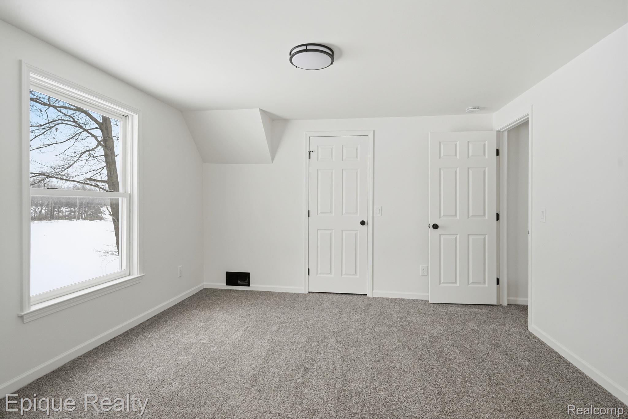 8680 Oakhill Road Clarkston, MI 48348 - Photo 45 of 52 Additional living space with light carpet and vaulted ceiling