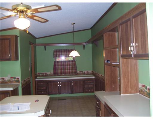 1869 Savannah Road New Castle, PA 16101 - Photo 2 of 9 Kitchen.