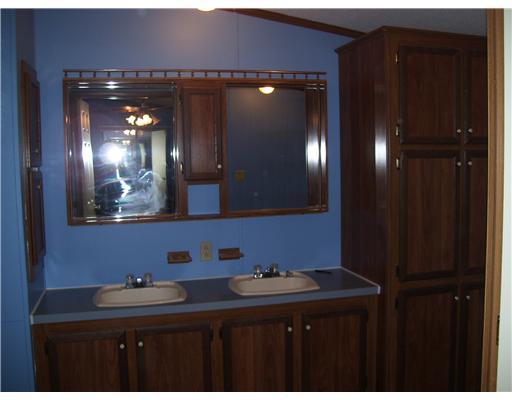 1869 Savannah Road New Castle, PA 16101 - Photo 8 of 9 Full Bath.