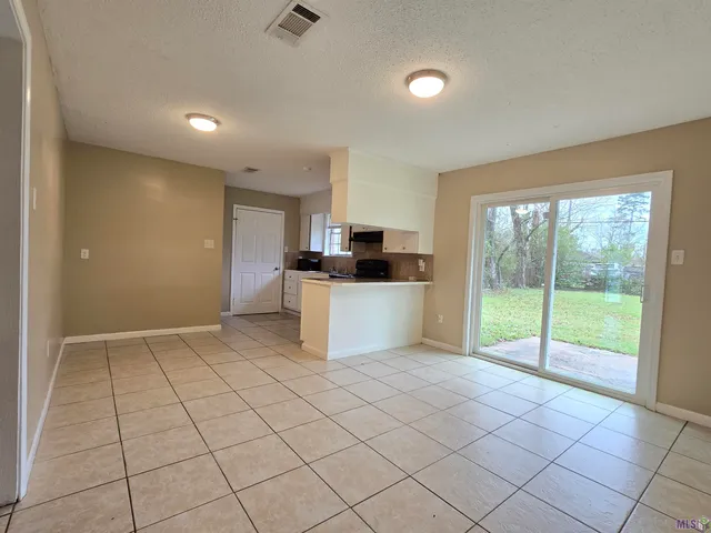 $1,350 | 16516 Vermillion Drive, Baton Rouge, LA 70819