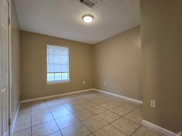 $1,350 | 16516 Vermillion Drive, Baton Rouge, LA 70819