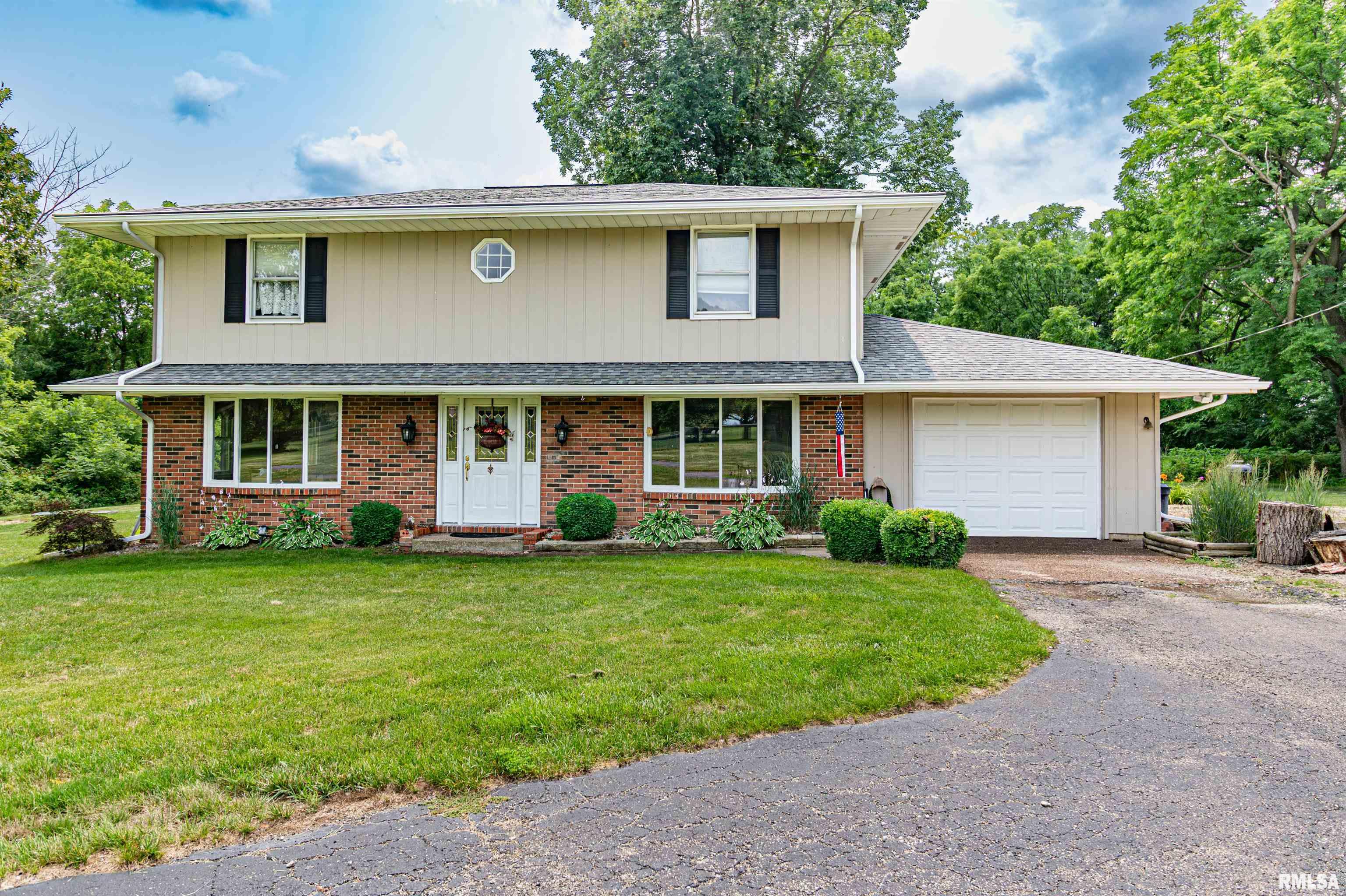 17943 Red Shale Hill Road, Pekin, IL 61554 Compass