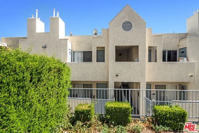 $365,000 | 18209 Sierra Highway, Unit 112, Canyon Country, CA 91351