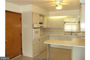 8191 Orchard Point Road Pasadena, MD 21122 - Photo 8 of 12 Kitchen