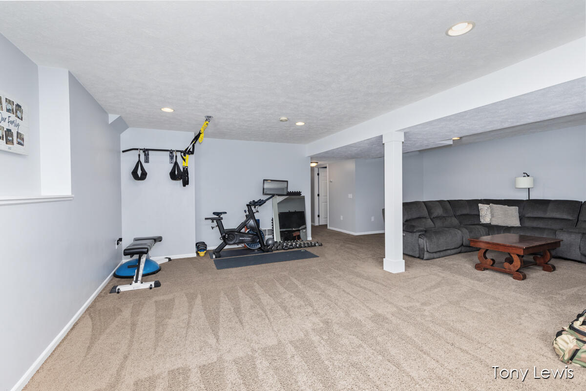6583 Ravineview Southeast Caledonia, MI 49316 - Photo 26 of 39 Family room