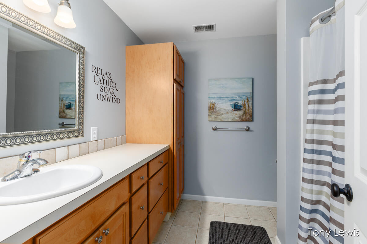 6583 Ravineview Southeast Caledonia, MI 49316 - Photo 28 of 39 Full bathroom lower level