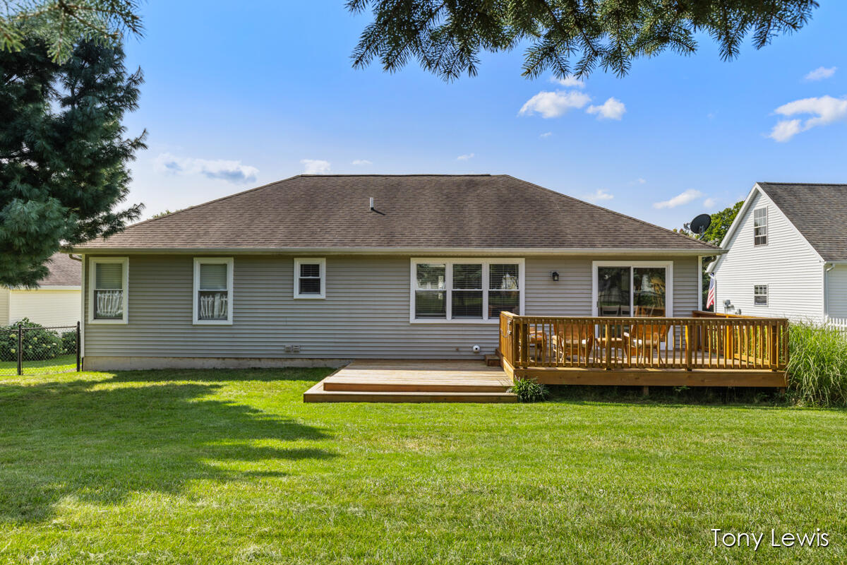 6583 Ravineview Southeast Caledonia, MI 49316 - Photo 33 of 39 2 tier deck