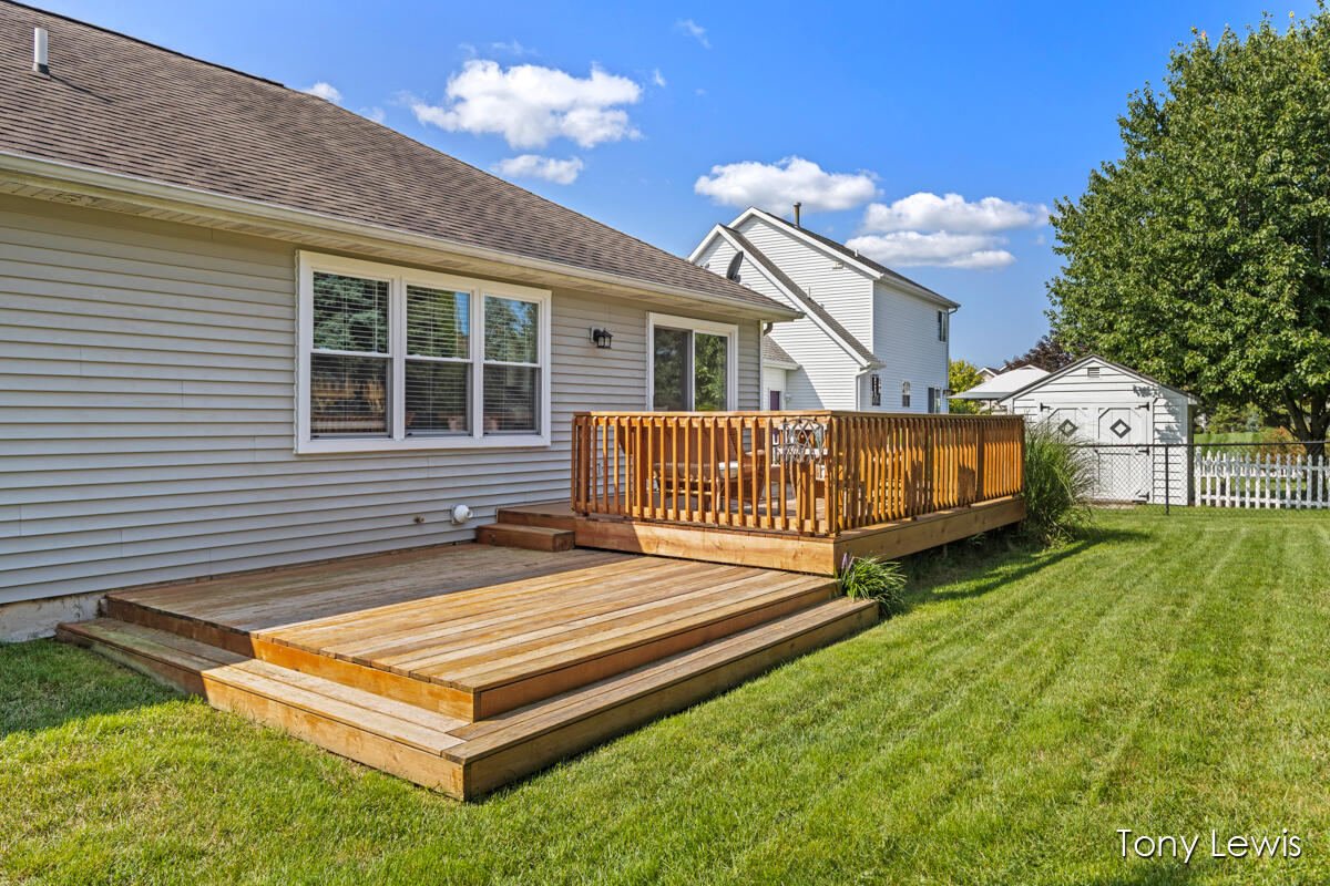 6583 Ravineview Southeast Caledonia, MI 49316 - Photo 37 of 39 Large 2 tier deck