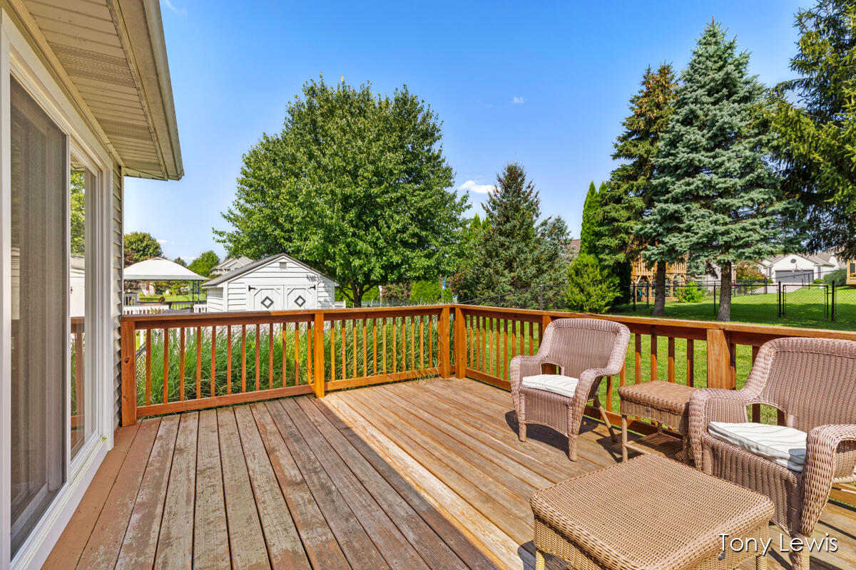 6583 Ravineview Southeast Caledonia, MI 49316 - Photo 38 of 39 Deck