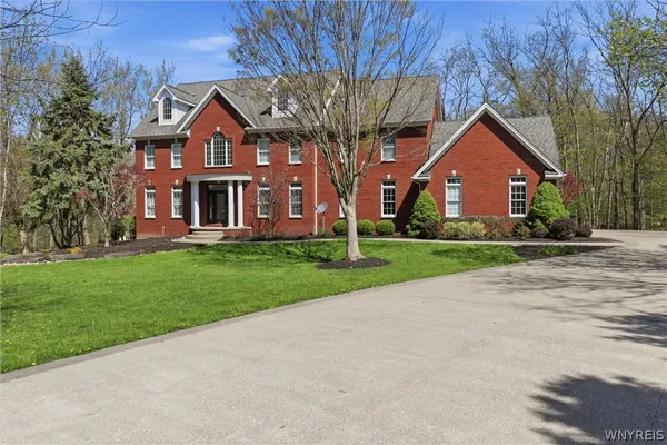 $1,499,900 | 16 Woodstream Trail, Orchard Park, NY 14127