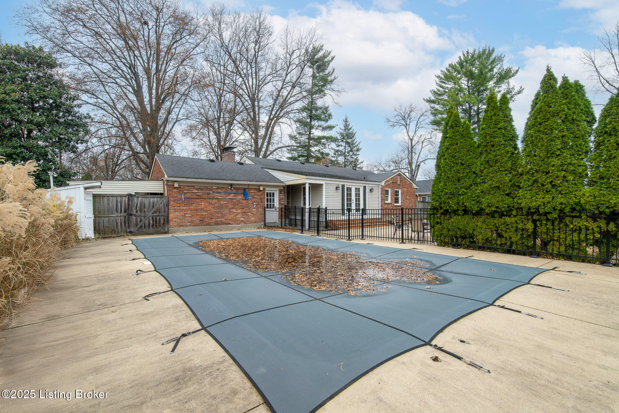 203 South Hampton Road Louisville, KY 40222 - Photo 40 of 41 Covered pool