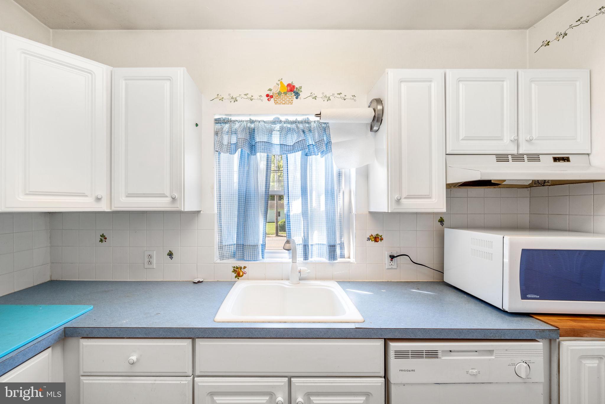 601 East Springfield Road Springfield, PA 19064 - Photo 25 of 32 Kitchenette