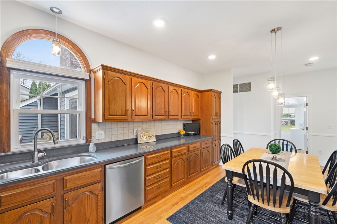 97 Vincent Way Cranston, RI 02921 - Photo 8 of 48