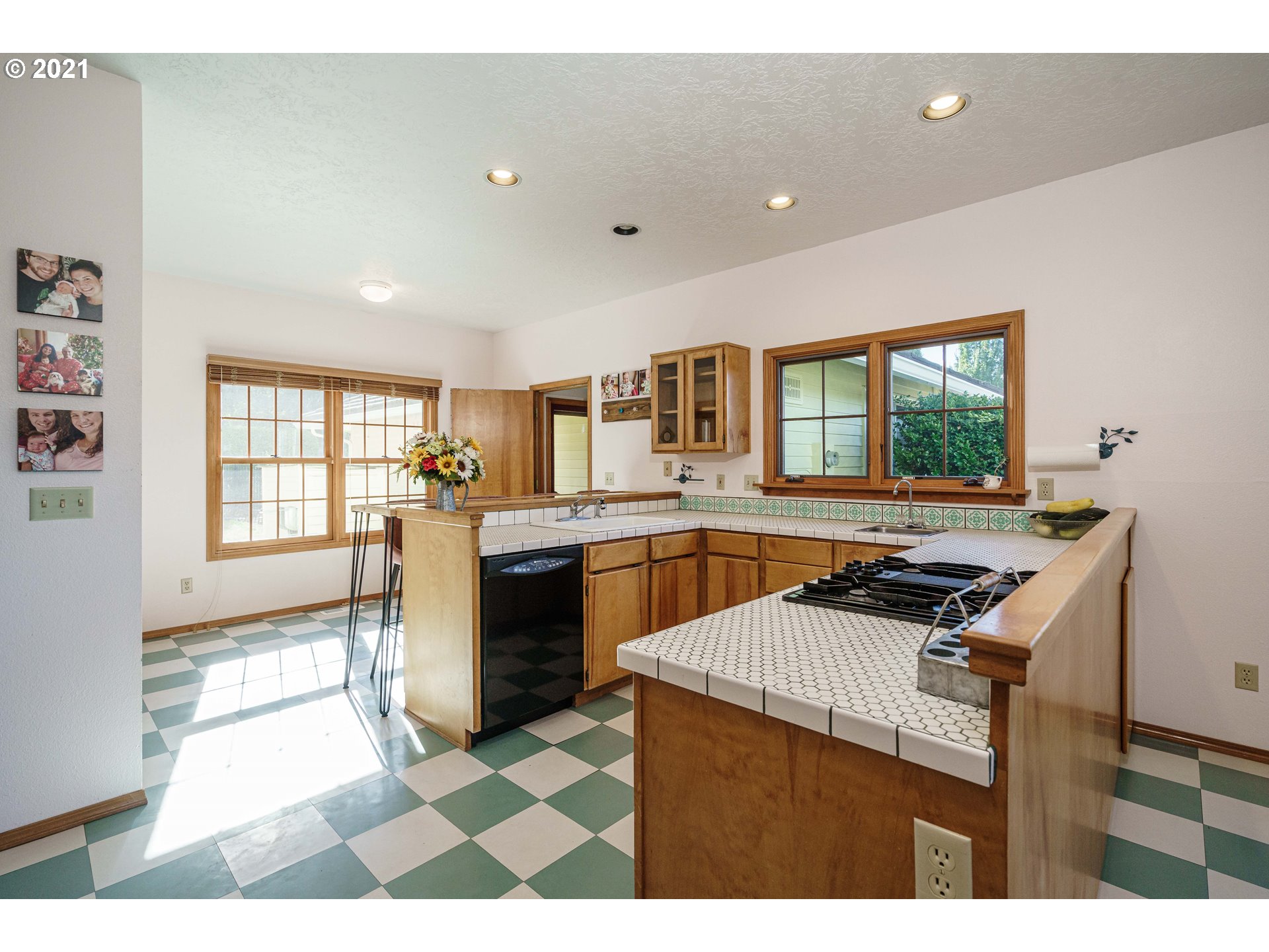 20045 Southwest Nancy Lane Aloha, OR 97007 - Photo 12 of 32 Gallery Image 12