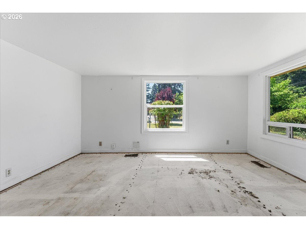 13209 Northeast San Rafael Street Portland, OR 97230 - Photo 6 of 35