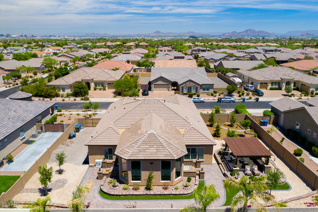 2913 East Harwell Road Phoenix, AZ 85042 - Photo 3 of 60 09- Harwell