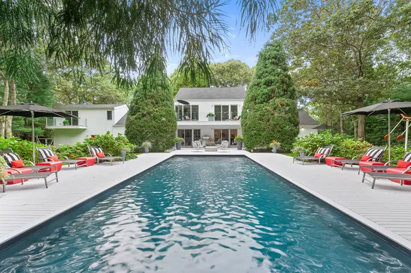$2,795,000 | 2 Cobblers Court, East Hampton, NY 11937