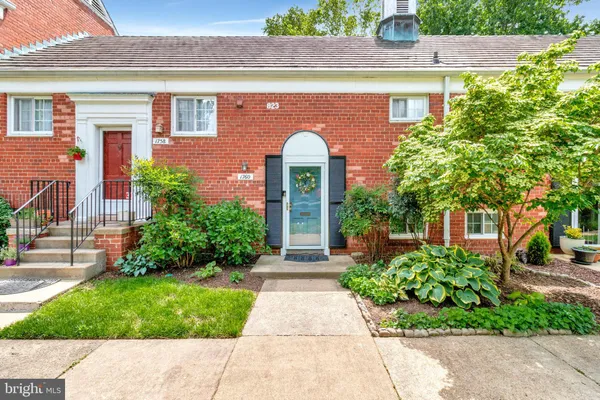 $2,595 | 1760 Preston Road, Unit 1760, Alexandria, VA 22302