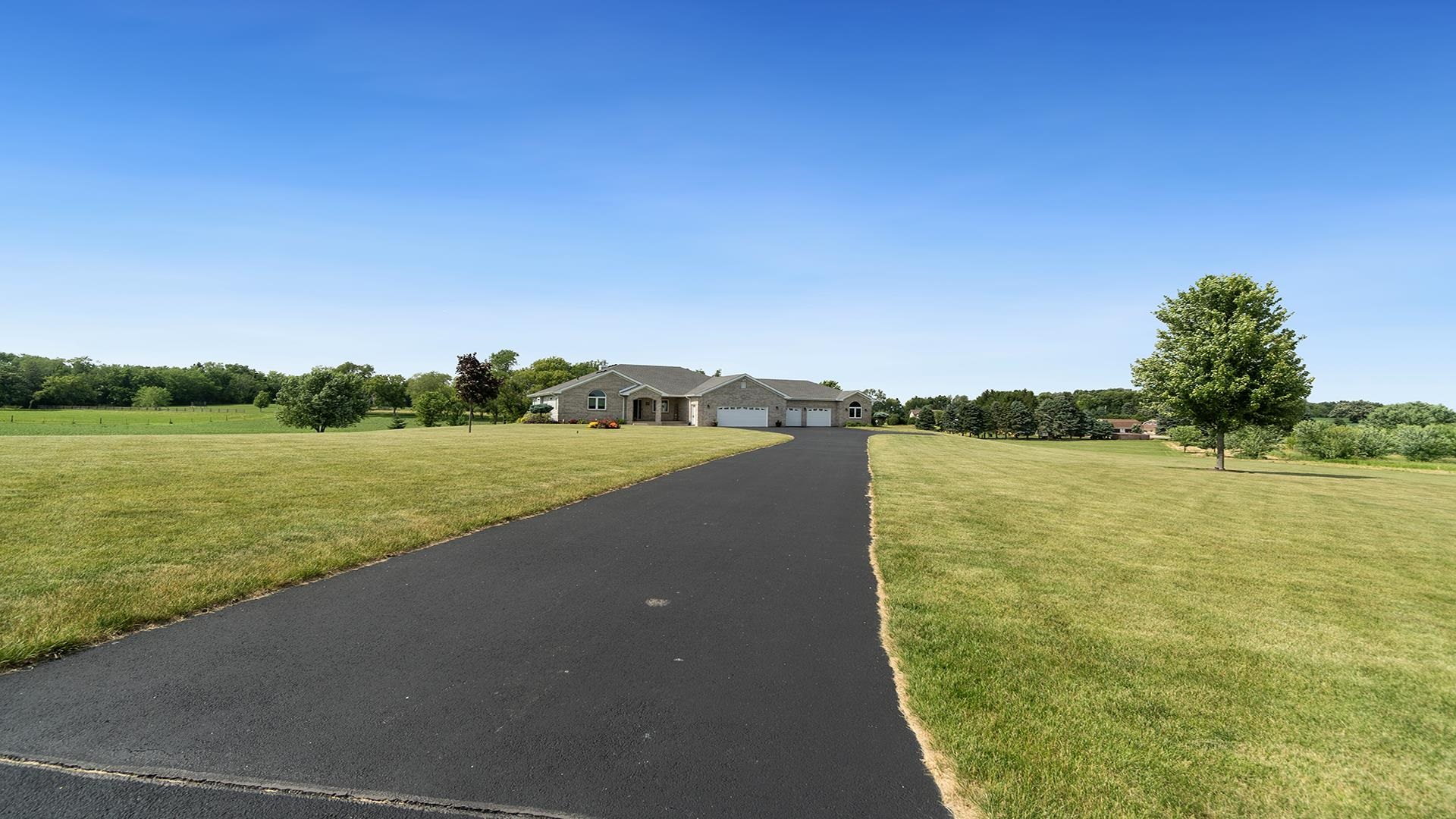2814 Squaw Prairie Road Belvidere, IL 61008 - Photo 4 of 60 Gallery Image 4