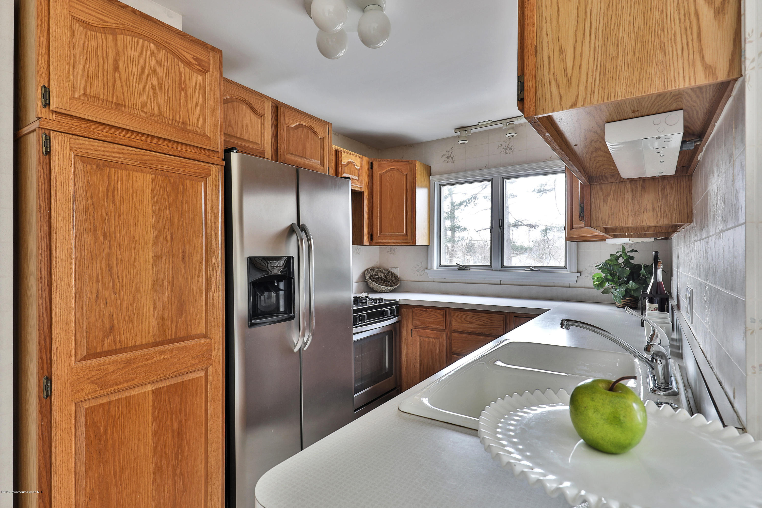 362 E Road Middletown, NJ 07718 - Photo 12 of 19 362 E Rd Middletown NJ 07718-print-035-3