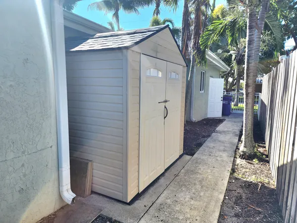 $5,300 | 191 Southeast 9th Court, Pompano Beach, FL 33060