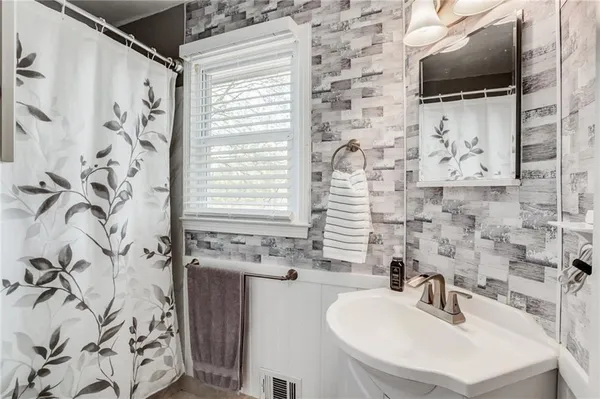 $340,000 | 2703 Northeast 68 Terrace, Kansas City, MO 64119