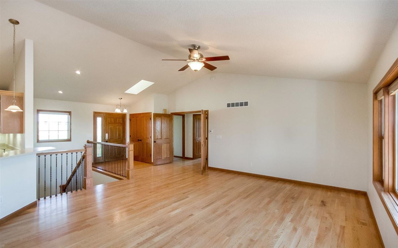 1084 Windmill View Court Riverside, IA 52327 - Photo 12 of 43 Gallery Image 12
