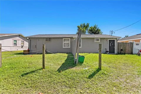 a view of a house with a backyard