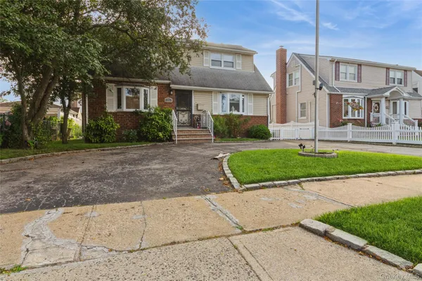 $789,000 | 91 Grant Drive East, Valley Stream, NY 11580