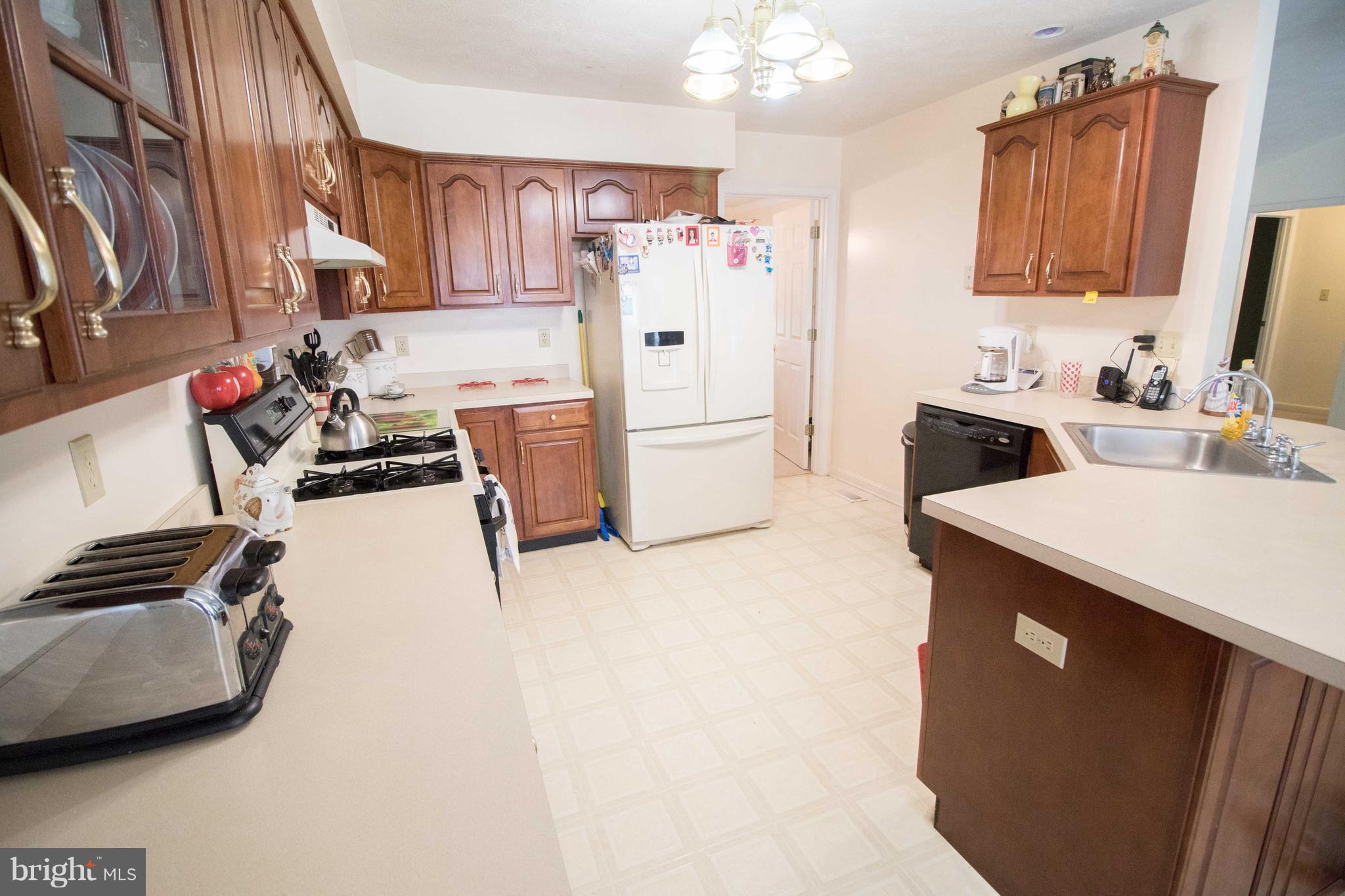 43569 Ridge Court Leonardtown, MD 20650 - Photo 3 of 27 Kitchen