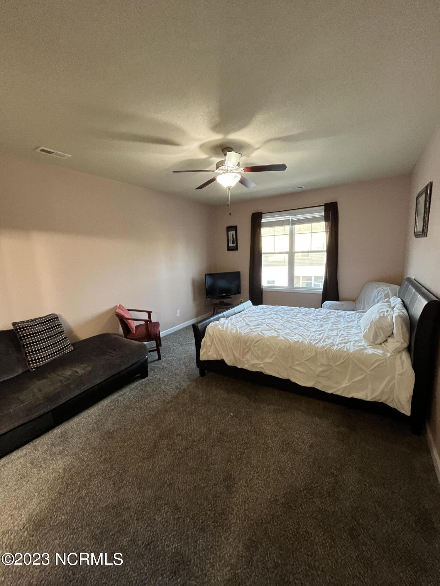532 Caldwell Loop Jacksonville, NC 28546 - Photo 8 of 11 F81474F1-22AF-4C63-B574-DD9954341708
