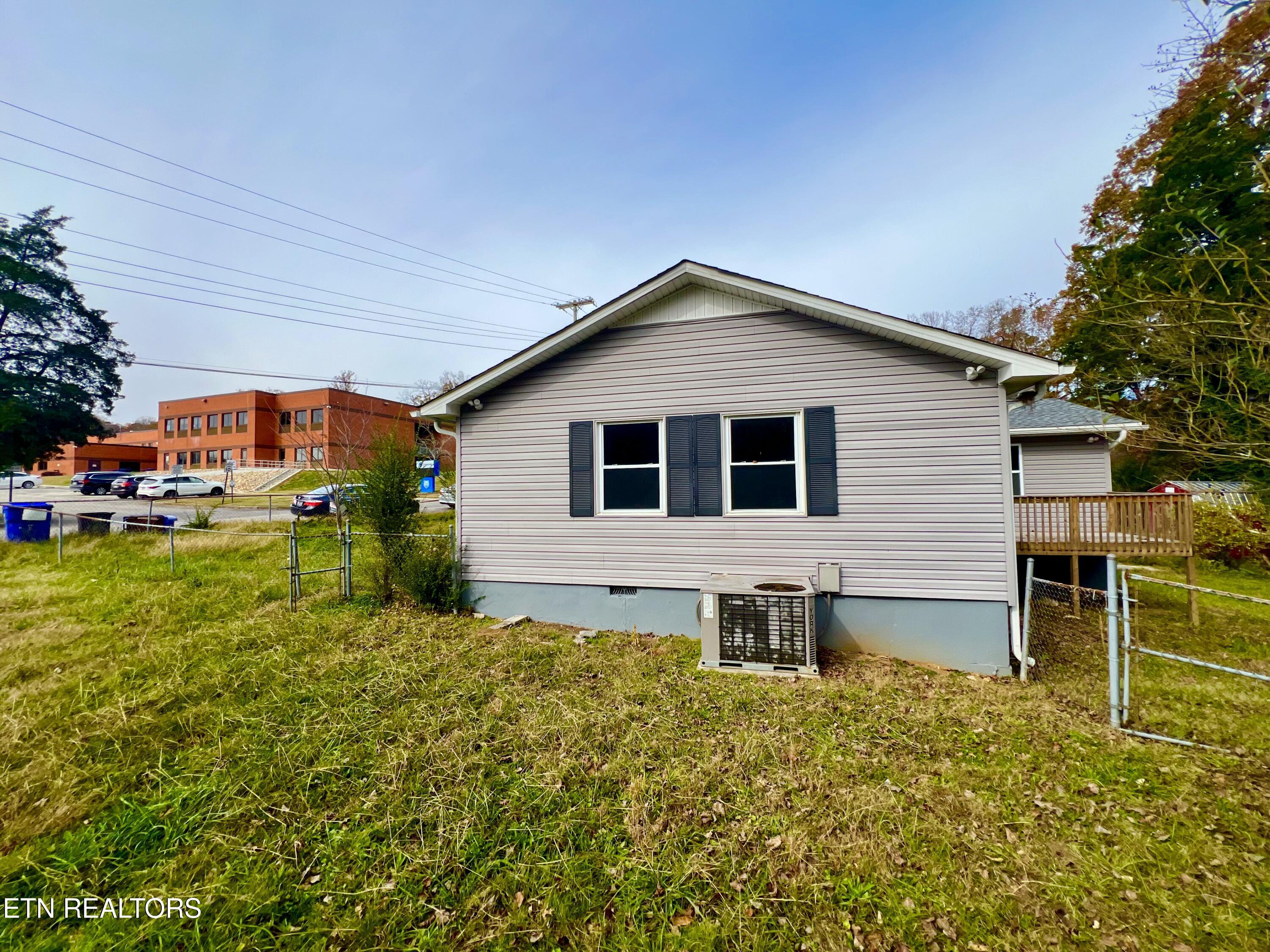 120 Audubon Road Oak Ridge, TN 37830 - Photo 3 of 23 IMG_0371 2