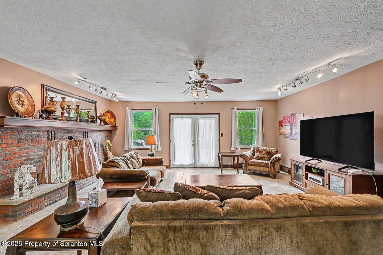 1000 Layton Road Clarks Summit, PA 18411 - Photo 6 of 55 Living Room