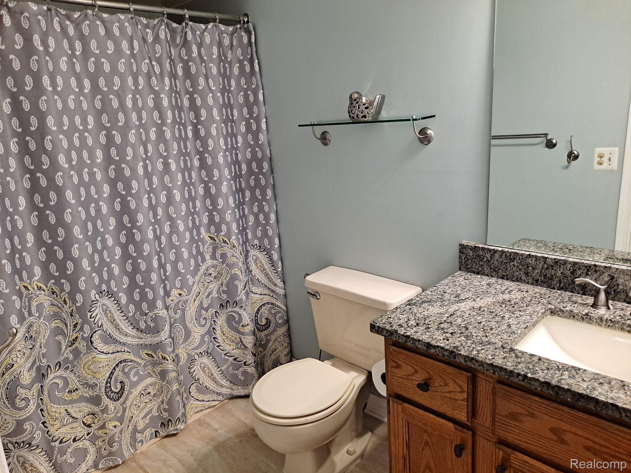 1655 Huntington Park, Unit D Rochester, MI 48309 - Photo 22 of 25 20220217_152925 (2).jpg