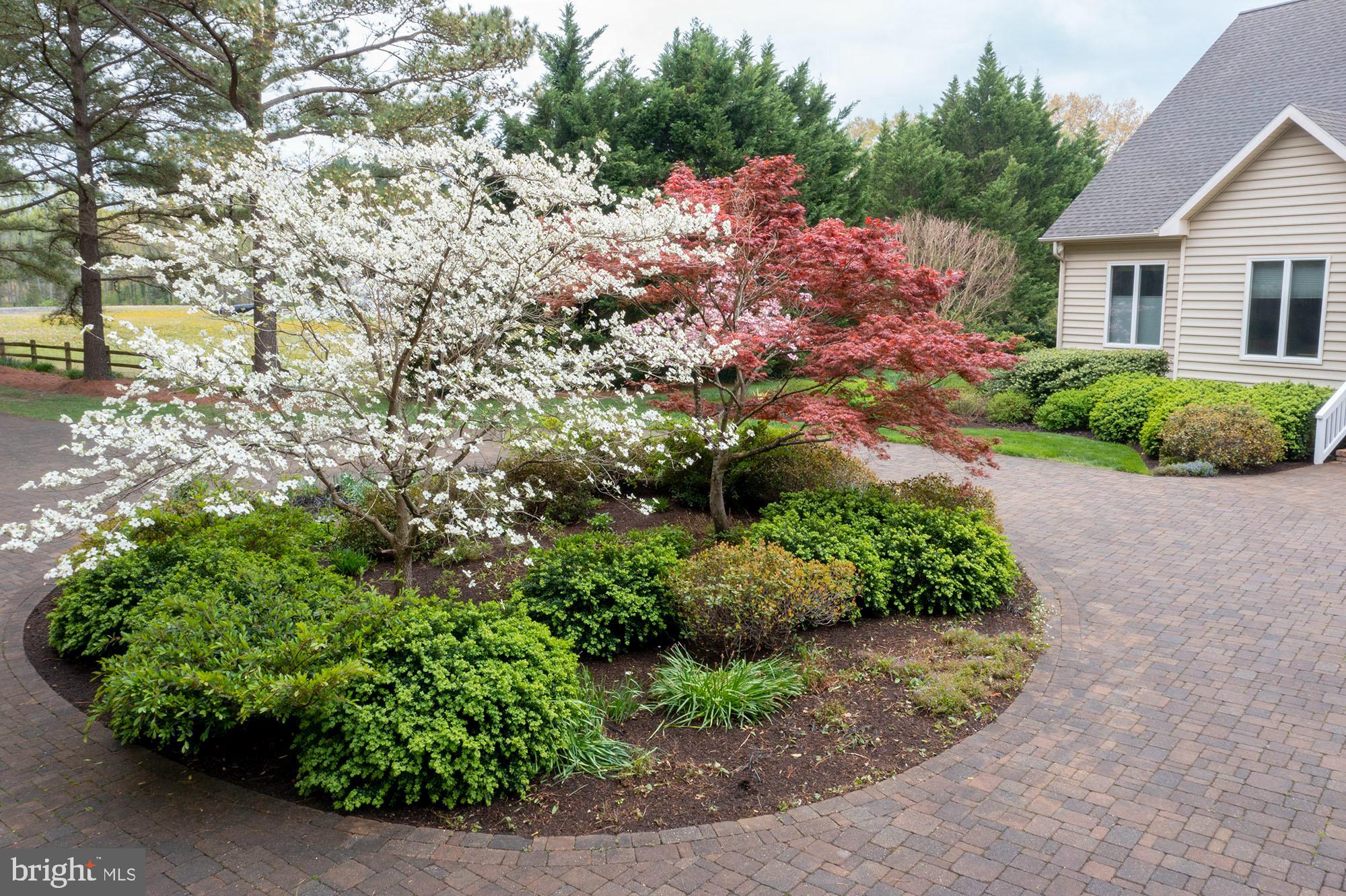 28090 Glebe Road Easton, MD 21601 - Photo 5 of 115 Circular hardscaped driveway