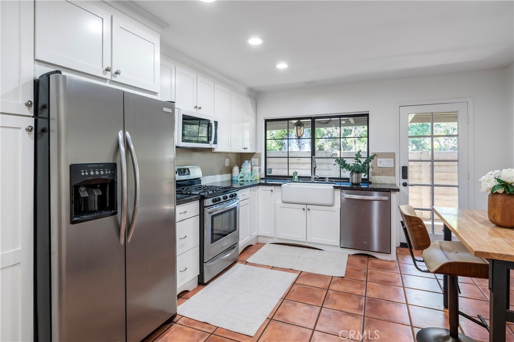 492 East Yale Loop Irvine, CA 92614 - Photo 9 of 31