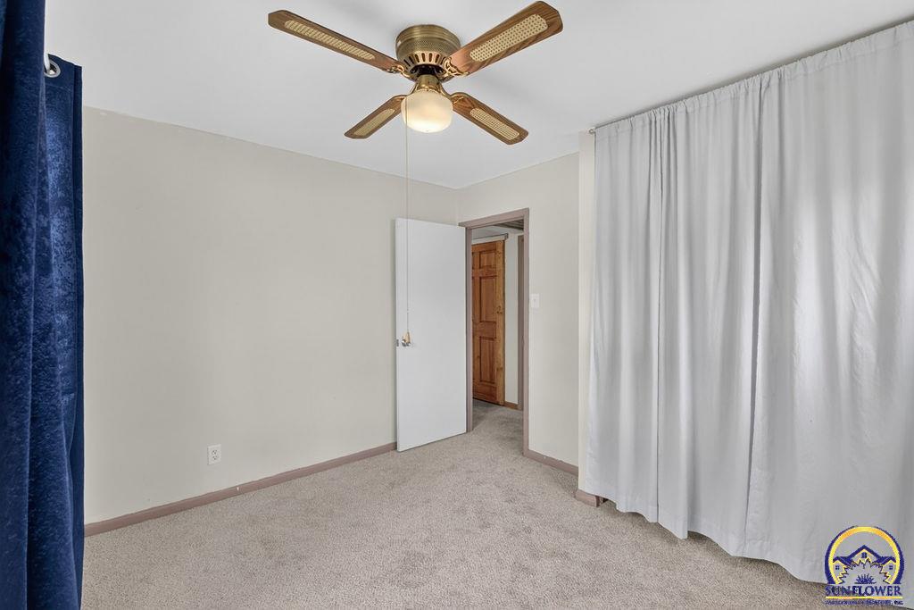 5517 Southwest 17th Terrace Topeka, KS 66604 - Photo 20 of 34