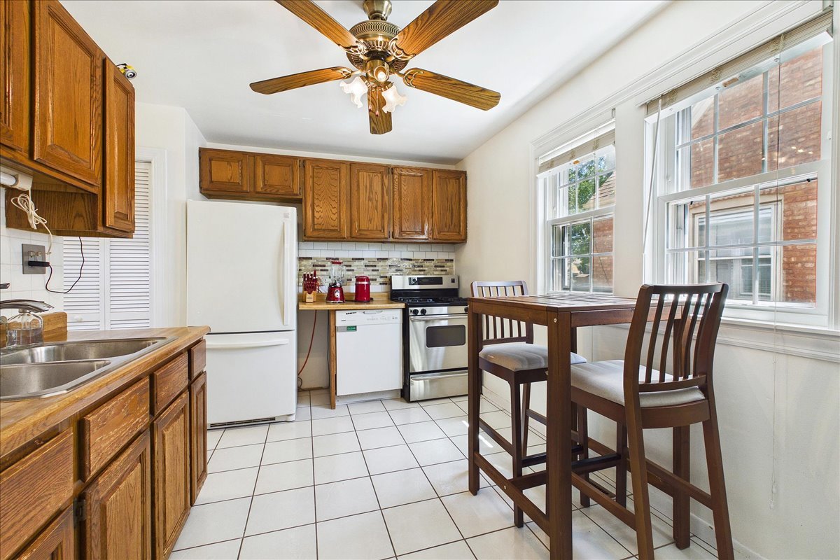 1934 Canfield Road Park Ridge, IL 60068 - Photo 9 of 24