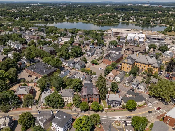 $2,300 | 132 Middle Street, Unit 4, Portsmouth, NH 03801