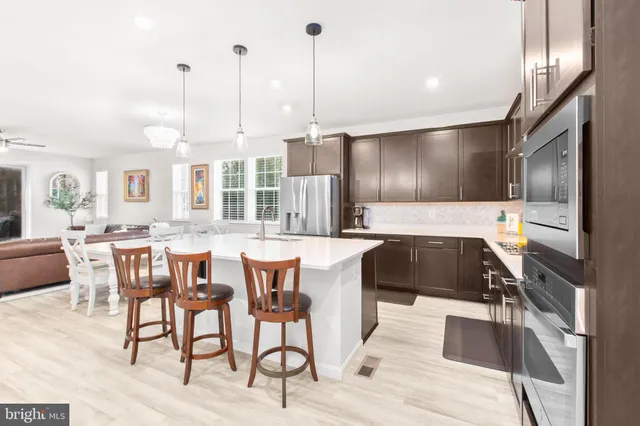a large kitchen with kitchen island a large island in it
