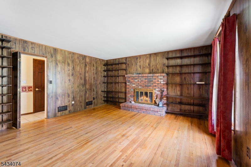 42 Higginsville Road Neshanic Station, NJ 08853 - Photo 8 of 33